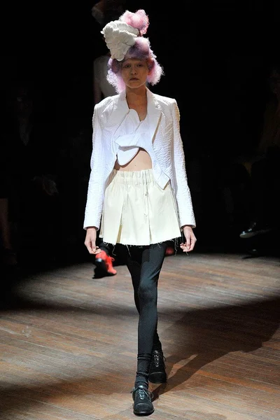 Look 18